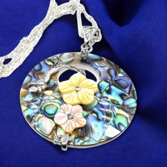 Lee Sands Mixed Media Abalone Mother of Pearl Offset Circle Pendant Floral 20" - Picture 3 of 6